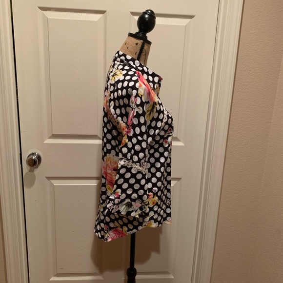 - Black polka, floral print blouse with lace… - Picture 4 of 6